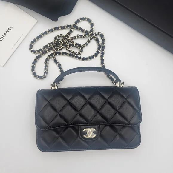 国内発送【チャーミング】CHANEL フォンケース トップハンドル 23Cruise☆】CHANEL フォンケース トップ ハンドル バッグ